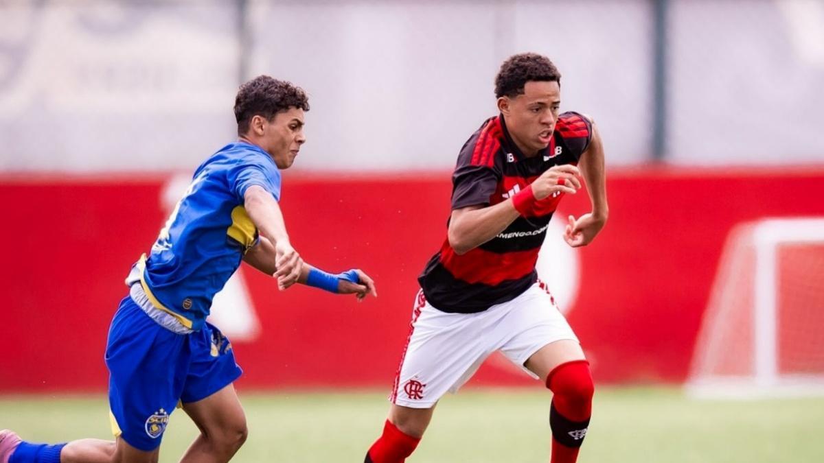 Atacante da base do Flamengo projeta reta final de temporada antes do clássico