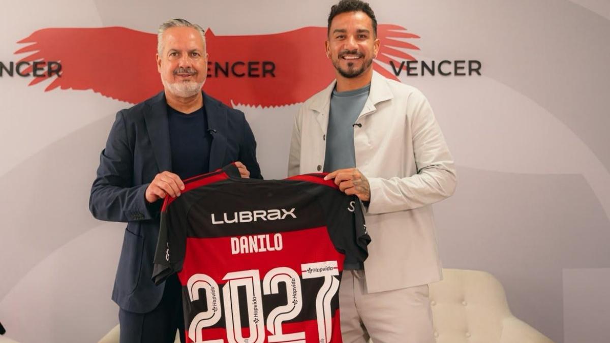 Flamengo renova contrato com Danilo até o fim de 2027