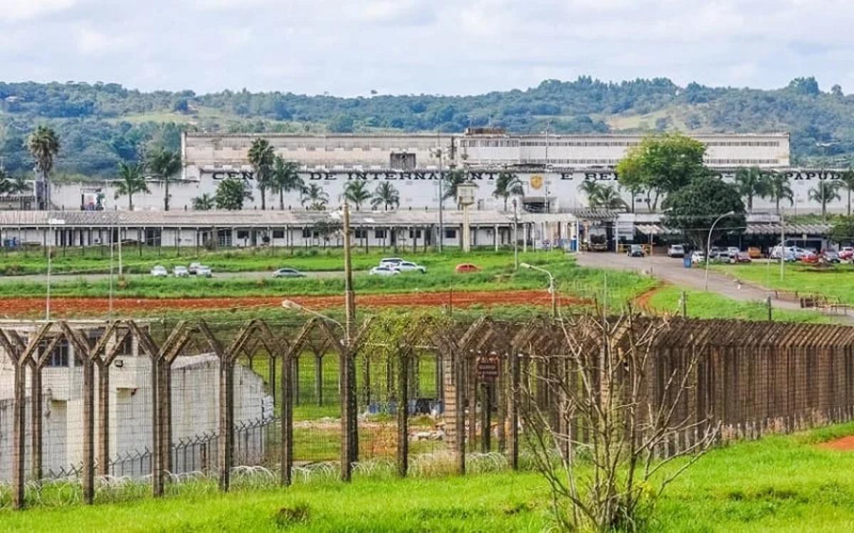 Flávio Bolsonaro supera Lula na preferência de votos dentro do Complexo da Papuda