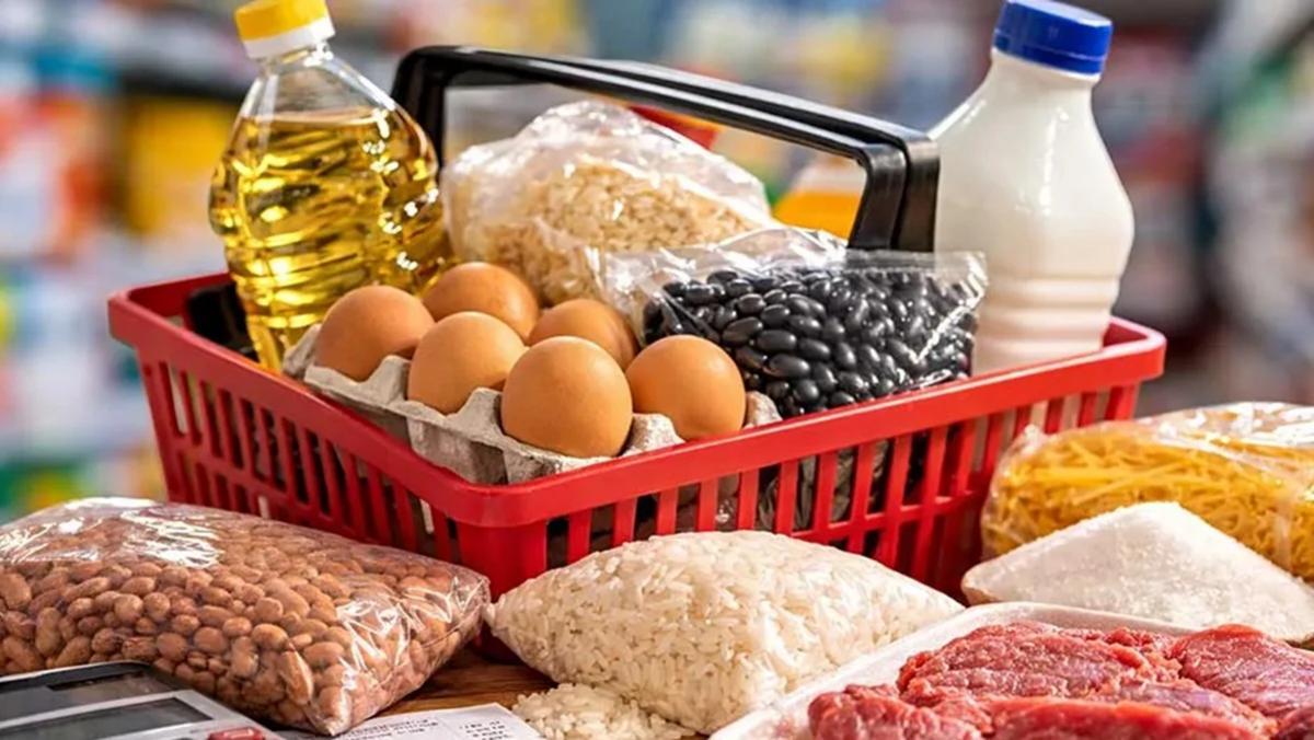Cesta básica fica mais cara em sete capitais e beira mil reais