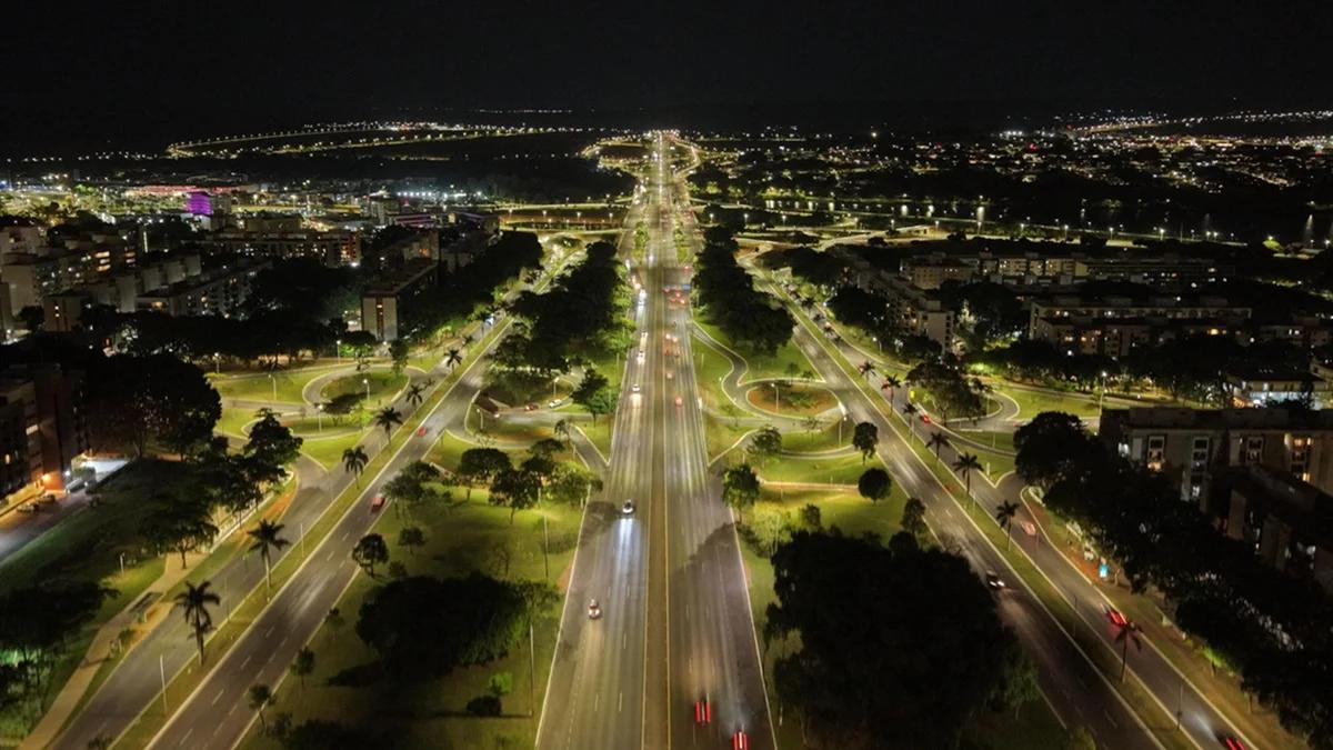 CEB destina R$ 21 milhões para modernizar iluminação pública do DF